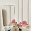 Table de coiffeuse avec miroir à DEL tricolore et grand espace de rangement, utilisation polyvalente dans la chambre à coucher, le bureau, le bureau, la petite commode blanche à 2 tiroirs, pratique pour la décoration intérieure