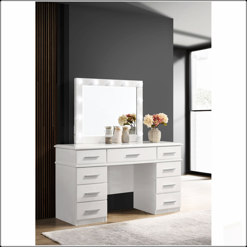 Meuble-lavabo à 9 tiroirs avec lumières à DEL Hollywood et rangement doublé de feutre, parfait pour le glamour moderne et l'organisation.
