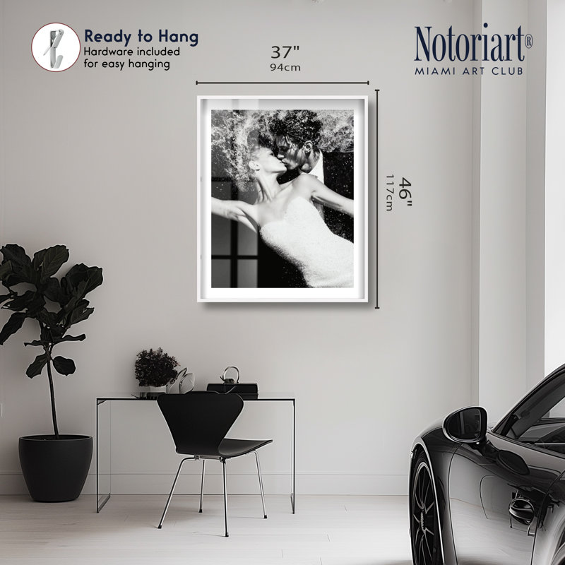 Art sous-marin «Underwater Kiss II» par Notoriart, cadre blanc, 36 x 45, 46"H x 37"W, White Frame