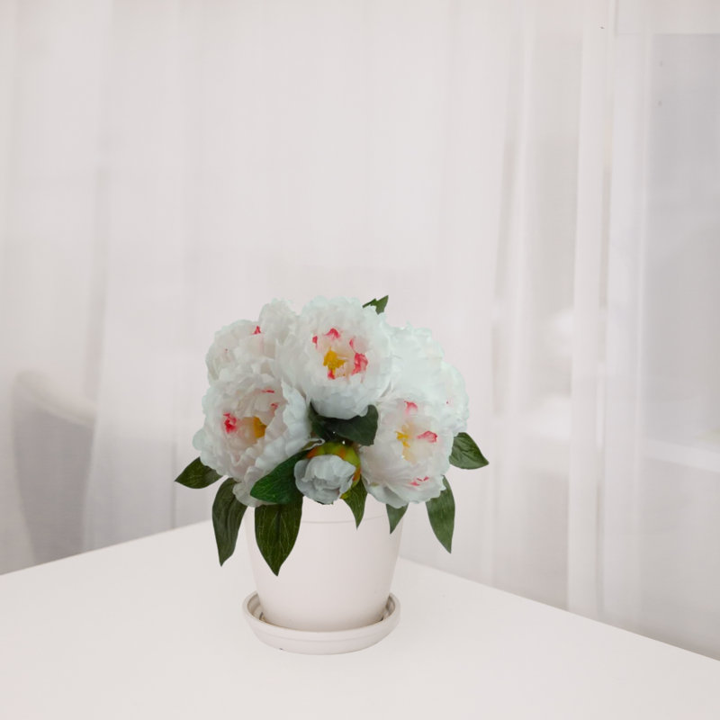 Bouquet de pivoines en soie 5 fleurs et 2 bourgeons, Paquet de 6, Rose blanc