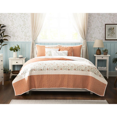 Dawn Coral Bedroom Quilt - King/ King 6 Piece Cotton Reversible Chic Decor Bedding 3 Decorative Pillows Detail