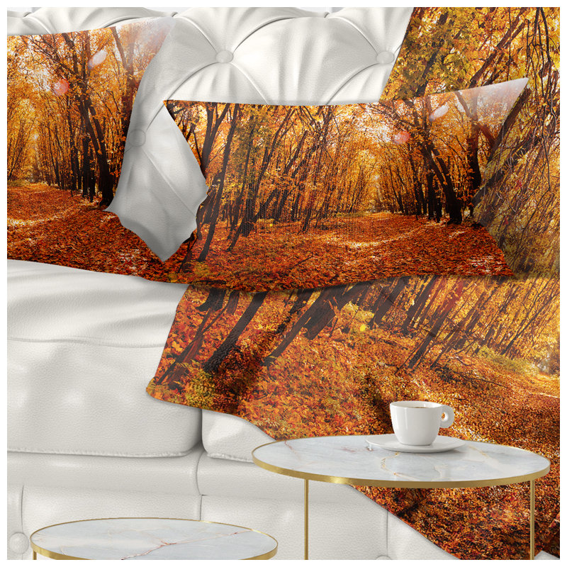 Housse et insert de coussin rectangulaire Falling Leaves in Forest Landscape
