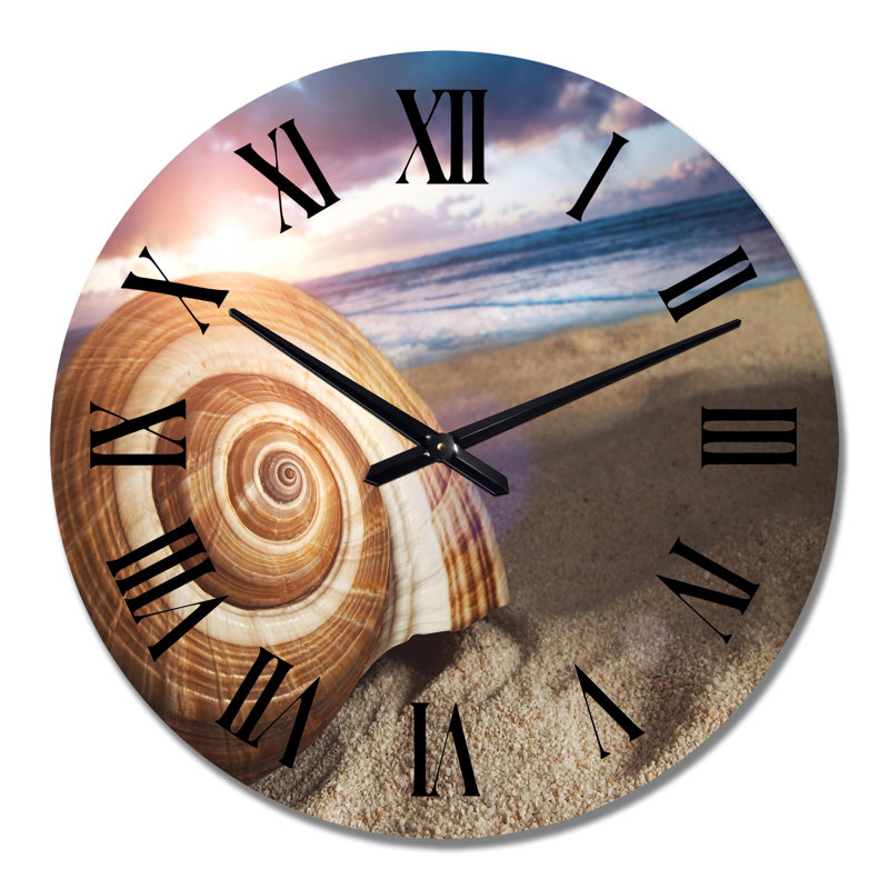 Grand coquillage dans le sable I - Horloge murale nautique et côtière, Moyen
