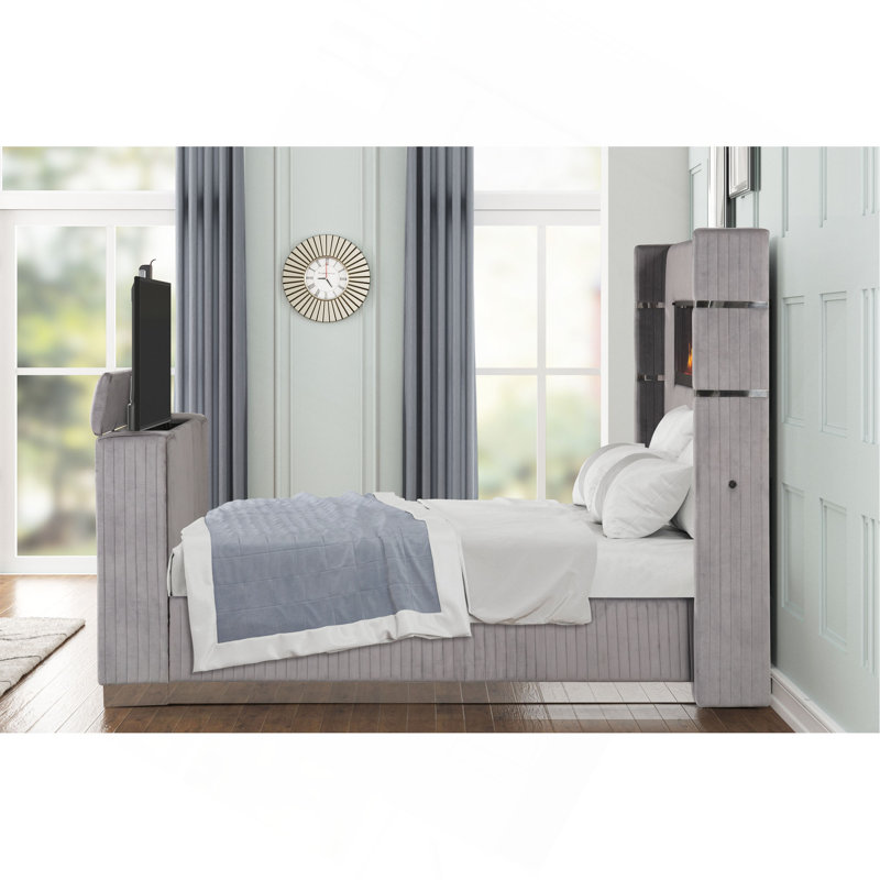 Grand lit avec foyer dans la tête de lit et meuble télé dans le pied de lit en bois gris