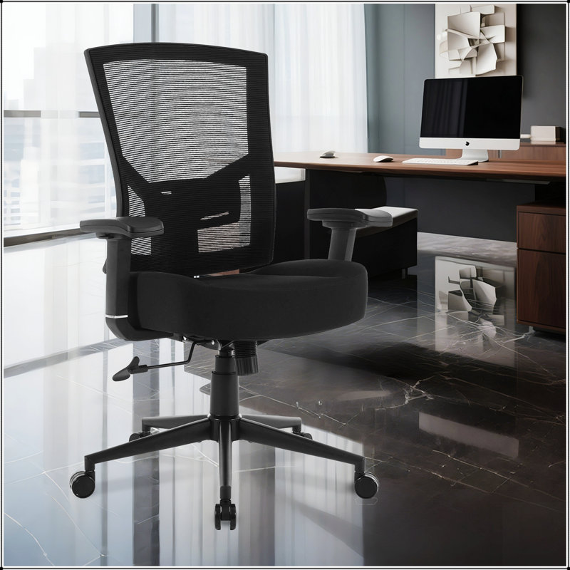 Fauteuil de bureau ergonomique en maille pour personnes de grande taille avec soutien lombaire, supportant jusqu'à 272 kg, idéal pour un confort optimal même lors de longues heures de travail quotidiennes.