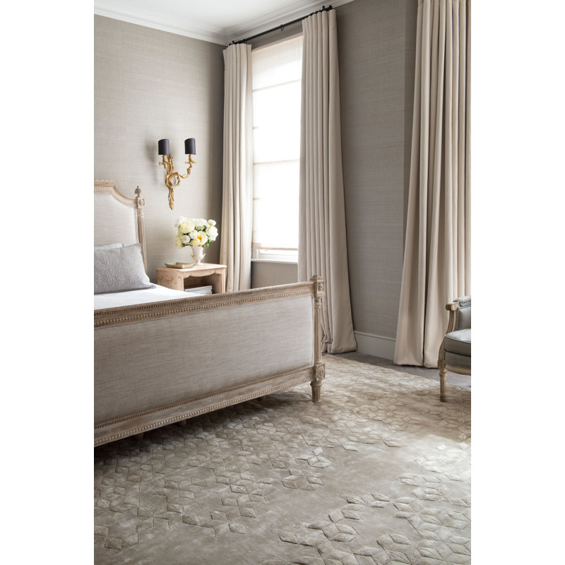 Helen Amy Murray Star Silk Oyster Area Rug, Rectangle 4' x 6'