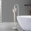 Robinet de baignoire autoportant à poignée simple avec douche au sol-111704756