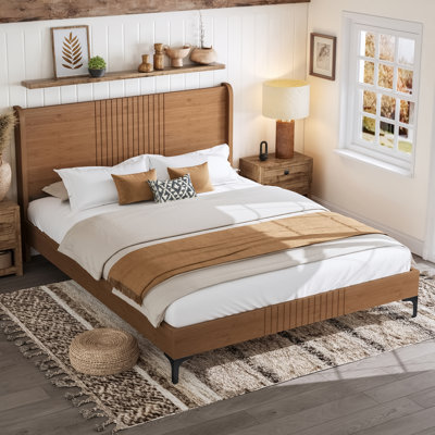 Lit plateforme double en bambou pleine grandeur avec tête de lit verticale rainurée, style Mid-Century, coins arrondis, pieds en métal noir, aucun sommier tapissier requis, finition naturelle
