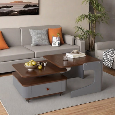 Table basse de couleur contrastante