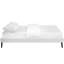 Lit plateforme grand en bois Carson Carrington Storfors avec pieds ronds évasés-636973565
