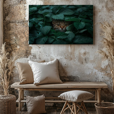 Chat sauvage caché parmi des feuilles vertes, reproduction de faune sur toile, impression murale pour salon, chambre à coucher, bureau, couloir, vestibule, galerie murale et décoration intérieure moderne