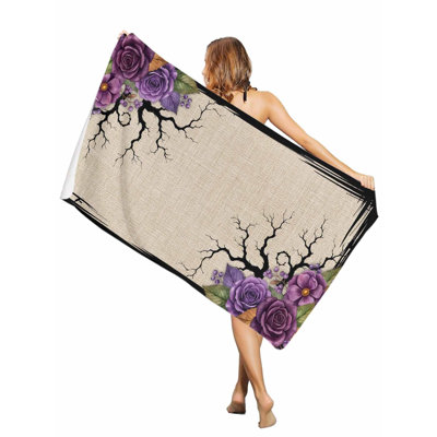 Serviette de plage rétro violette à fleurs et baies, grande taille, séchage rapide, absorbante, douce et anti-sable, idéale pour les voyages et la natation. Dimensions : 127 x 152 cm. Un sac en toile assorti à la serviette de plage vous sera offert.