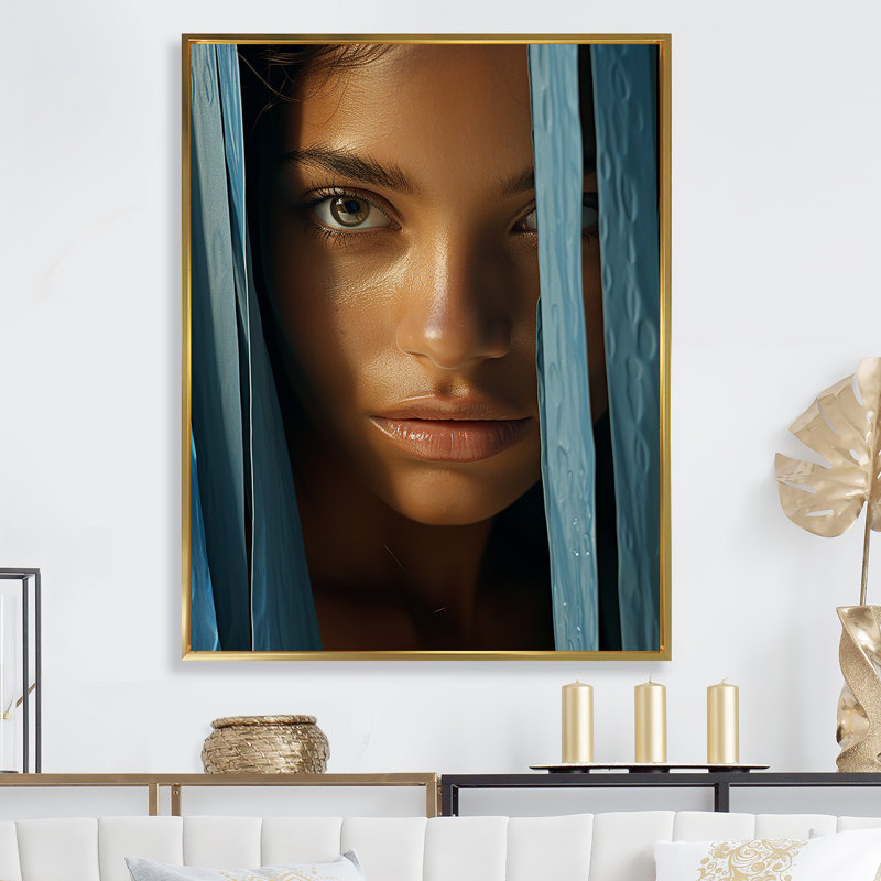 Cerulean Codex Woman Portrait I, reproduction d'art sur toile, Cadre flottant doré, H 44 po x l 34 po x P 1,5 po