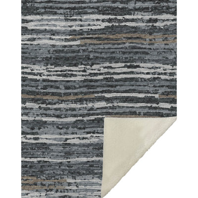 Couverture en sherpa grise One Pixie Street 50 po x 70 po, grise
