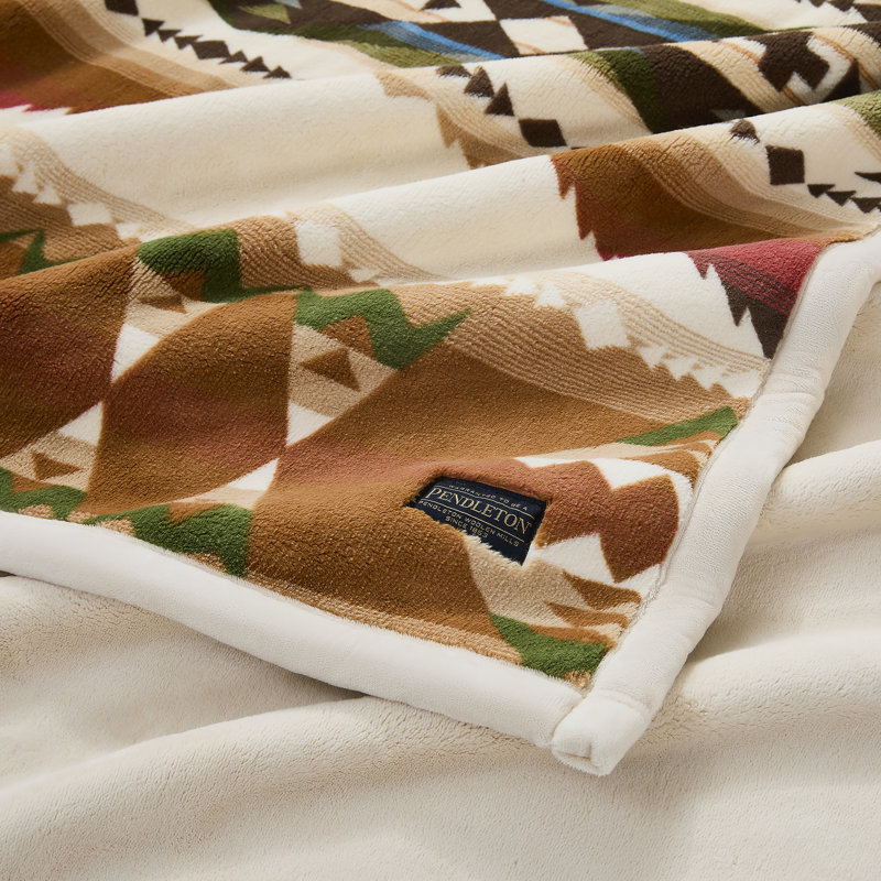 SOLSTICE CANYON PRINTED PLUSH THROW SANDSHELL