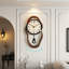 Horloge murale brune-129417711