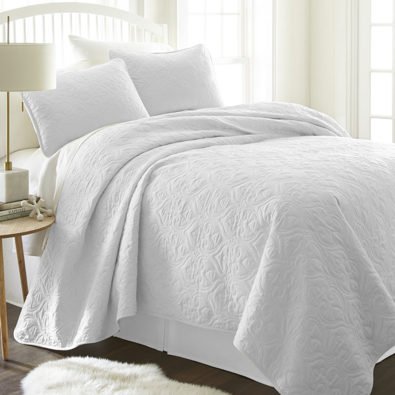 White Full Microfiber Quilted Coverlet Set with Shams