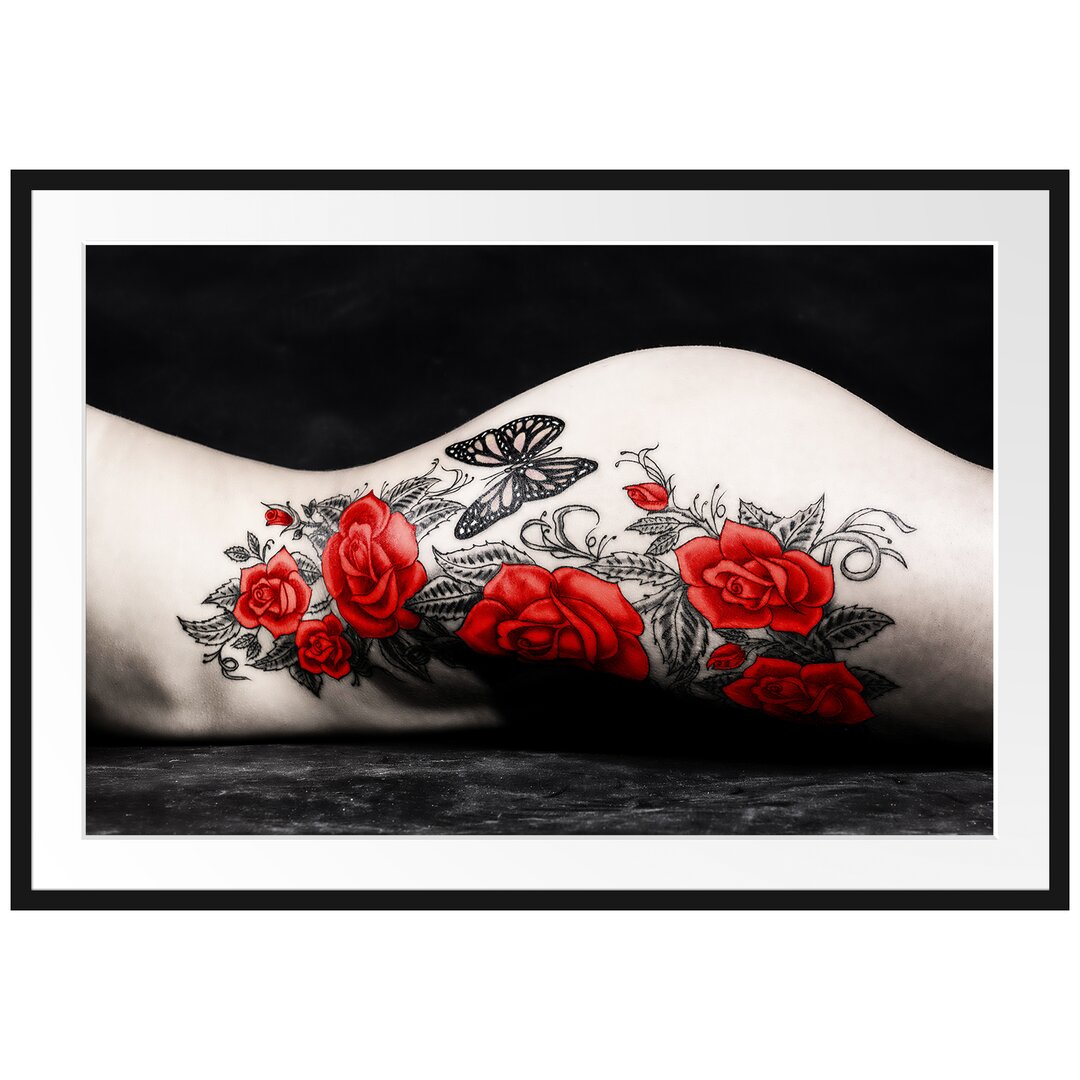 Gerahmtes Poster Rosen Tattoo mit Schmetterling