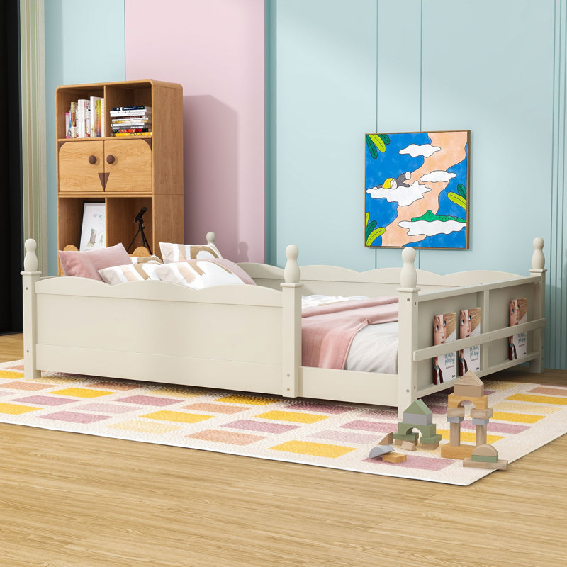 Lit en bois avec tablette pour livres et garde-corps, Grand lit, Beige