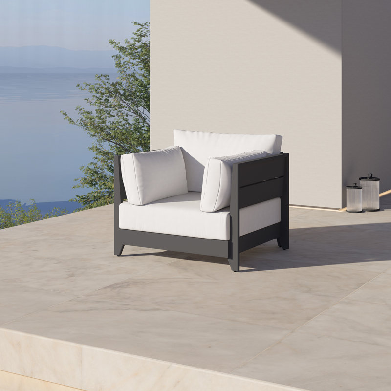 Dez Club Chair
