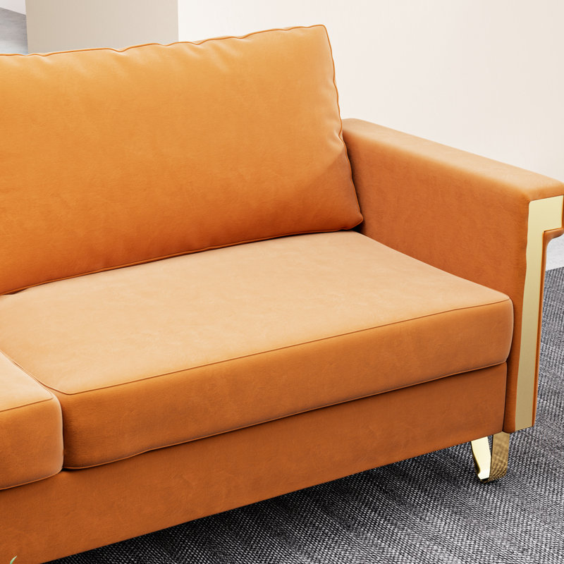 Velours orange élégant avec pieds en métal doré et coussins profonds