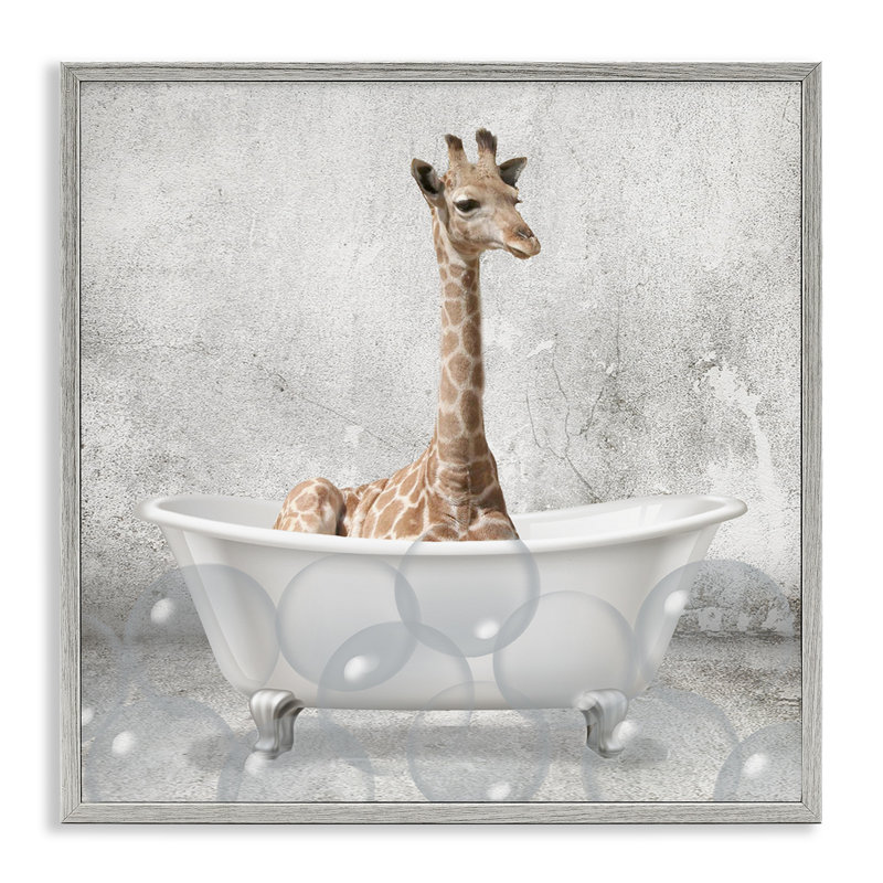 Bébé girafe à l'heure du bain, H 17 po x l 17 po, Estampe numérique Farmhouse