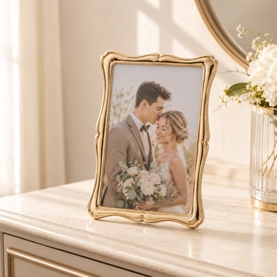 Gold Alloy 4x6 Vintage Picture Frame