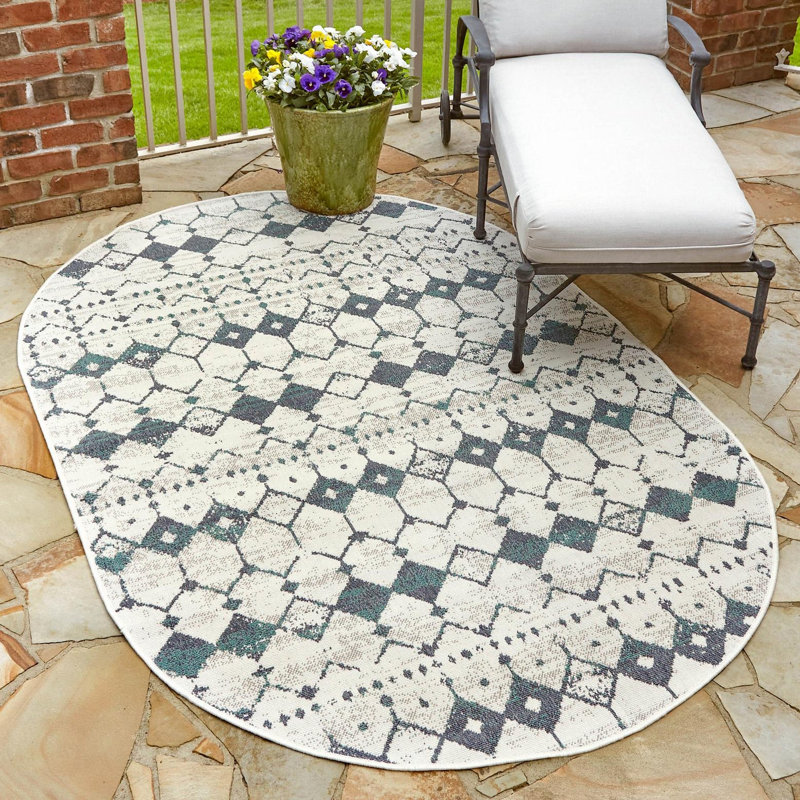 Geometric Indoor / Outdoor Rug, Oval 7'10" x 10'