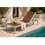 Chaise longue d'extérieur Devan en aluminium avec inclinaison réglable, lames en polyrésine, roulettes, cadre blanc et lames en polyrésine imitation teck-504550107