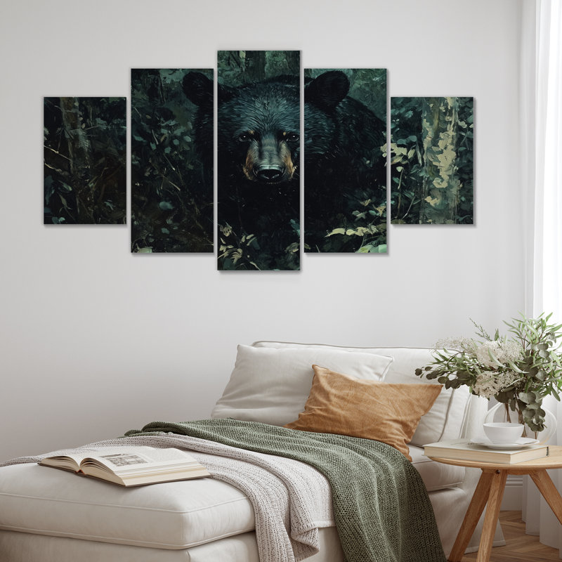 Ours noir se concentrant dans la forêt II - art mural ours - art mural moderne pour le salon