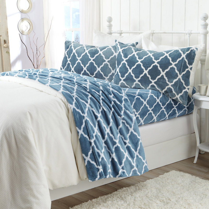 Queen Smoke Blue and White Velvet Plush Sheet Set