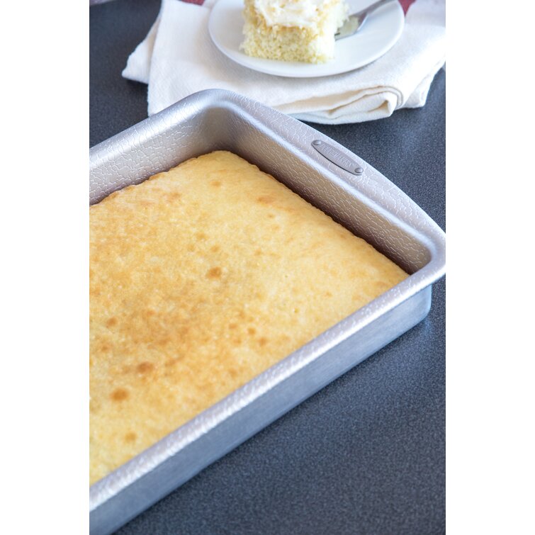 https://assets.wfcdn.com/im/40806601/resize-h755-w755%5Ecompr-r85/4611/46112138/Doughmakers+Aluminum+Non-Stick+Rectangle+Cake+Pan.jpg