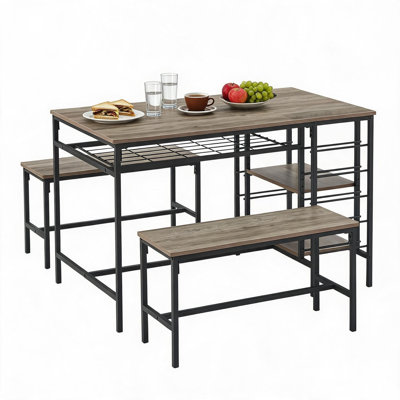 Ensemble de salle à manger 3 pièces pour 4 personnes, comprenant une table, deux bancs et un casier à vin. Table rectangulaire avec étagère de rangement, idéale pour les petits espaces, de couleur gris.