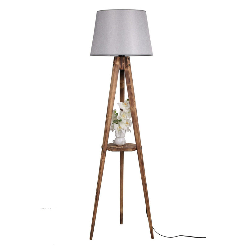 Lampe sur pied élégante en bois avec tablette Luro, brun et gris, de 63,0 po Luro | Capuchon en tissu, 17,7 po de diamètre | Interrupteur marche / arrêt, douille E27 (60 W maximum) | Design moderne pour le salon, la chambre à coucher et le bureau, fi