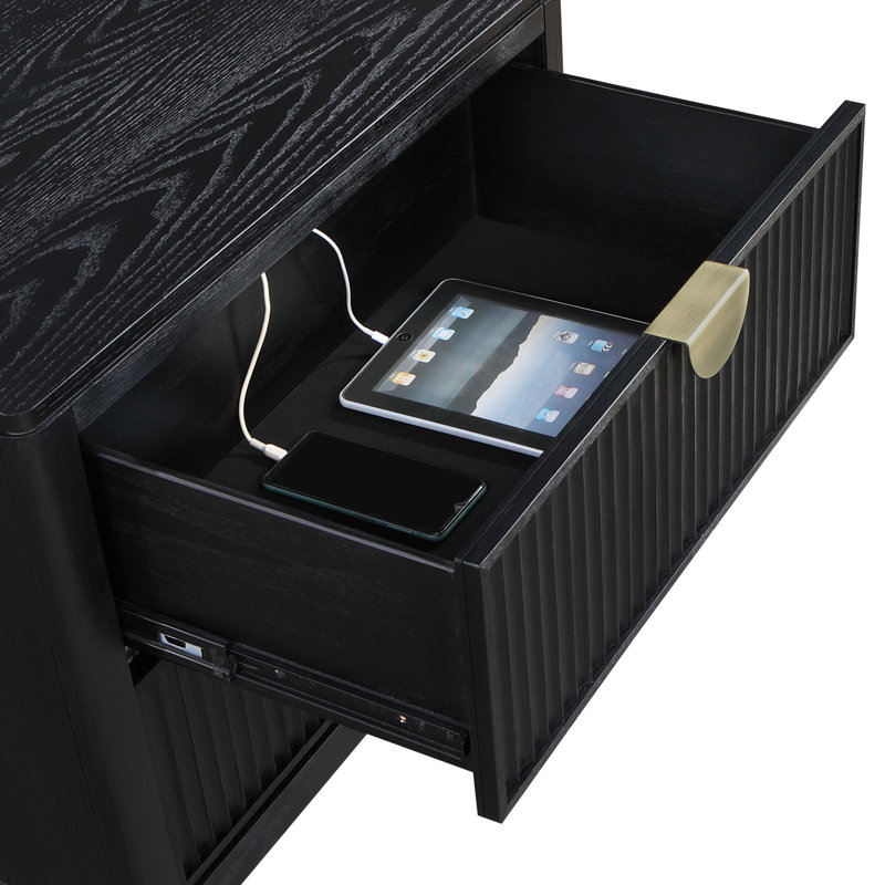 Traequan 4-piece Queen Bedroom Set Black, Queen