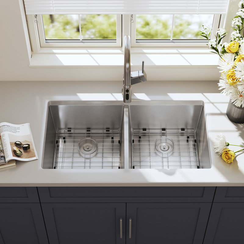 Évier de cuisine à double cuve encastrable à la main en acier inoxydable calibre 16 50/50 avec crépine et grille inférieure 32 po x 19 po x 10 po Blenzia