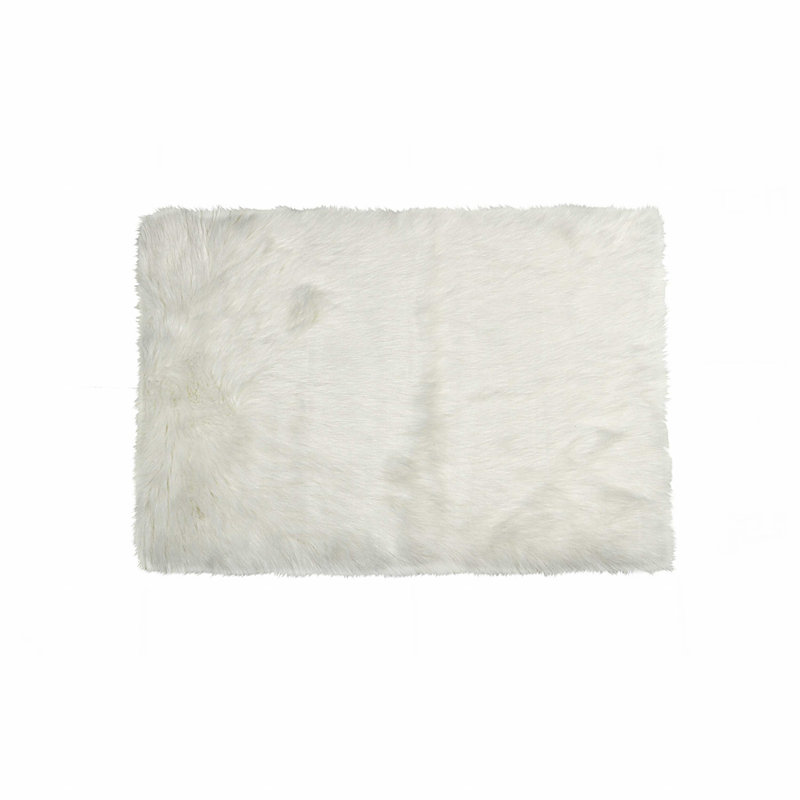 Tapis lavable en fausse fourrure blanc cassé Escobedo, Rectangle 5 pi x 8 pi