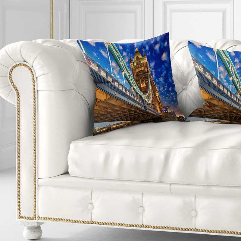 Oreiller cityscape lumières de photographie sur tour, 16 po x 1 po, Coussin décoratif
