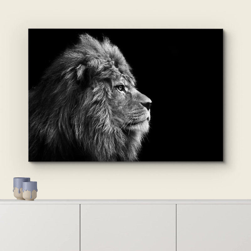 Un lion sur fond noir, estampe numérique sur toile, Toile tendue, H 12 po x l 18 po x P 1,5 po