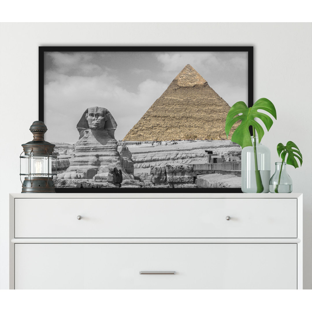 Gerahmtes Poster Sphinx vor Pyramide