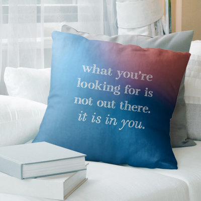 Coussin à la main