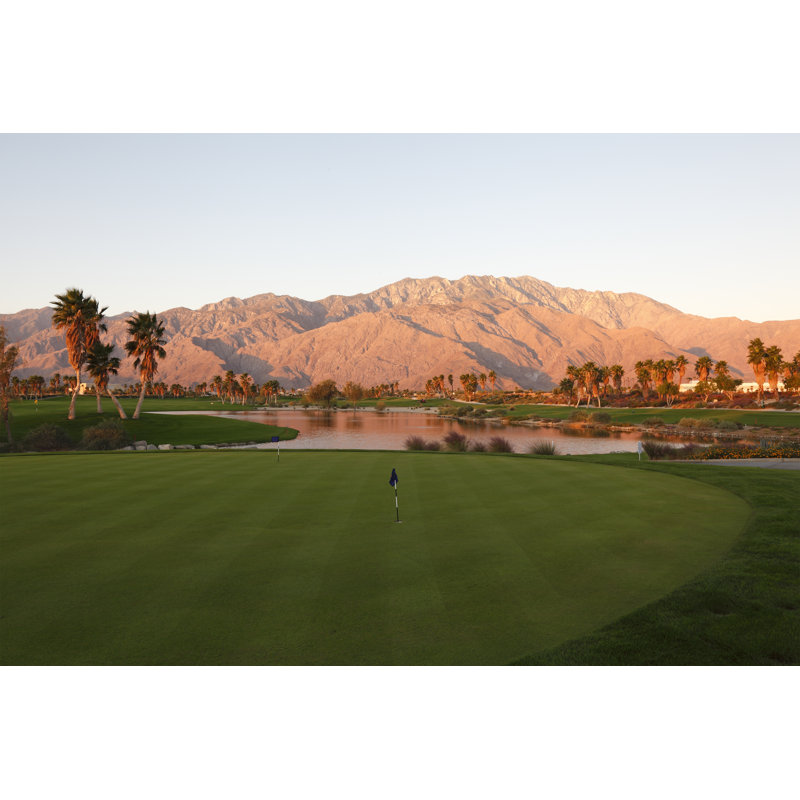 Lever de soleil dans le désert d'un terrain de golf par Constantgardener, H 8 po x l 12 po
