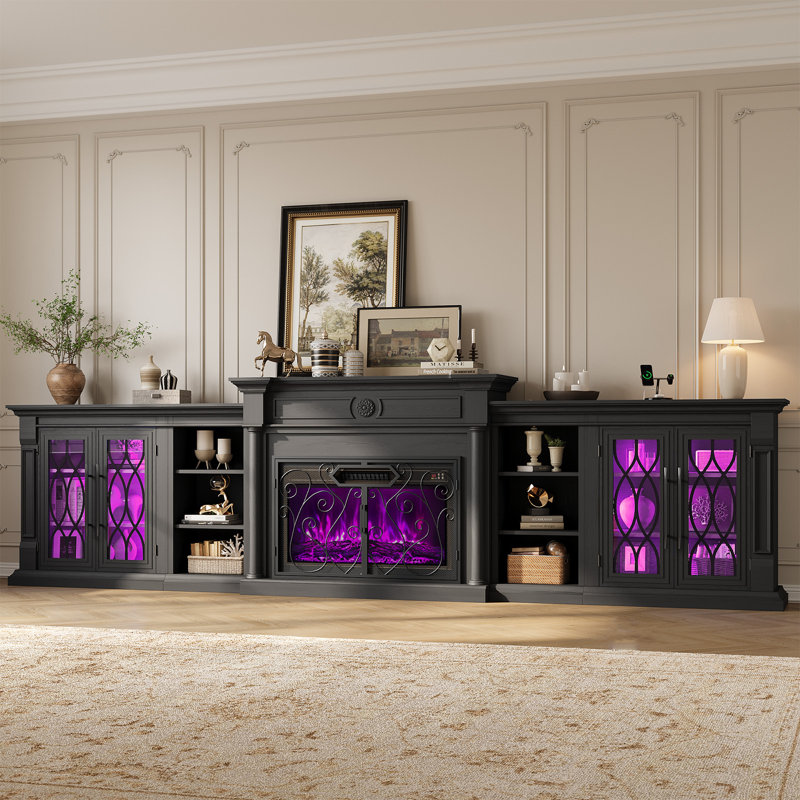 Meuble télé de style ferme avec foyer intégré de 343 cm (135 po), centre de divertissement avec éclairage DEL, prises électriques, bibliothèque ouverte et placards de rangement. Grande console multimédia avec foyer électrique de 76 cm (30 po) aux flammes colorées et portes à volutes rétro, noir.