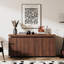 Buffet brun à 4 portes avec tablettes à plusieurs niveaux, portes pliantes et finition texturée pour le couloir du salon, rangement moderne à double usage de 58,3 po de largeur, esthétique contemporaine