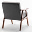 Fauteuil d'appoint en velours gris avec structure en bois, pour une ambiance accueillante. Construction robuste, s'intègre parfaitement dans une entrée.