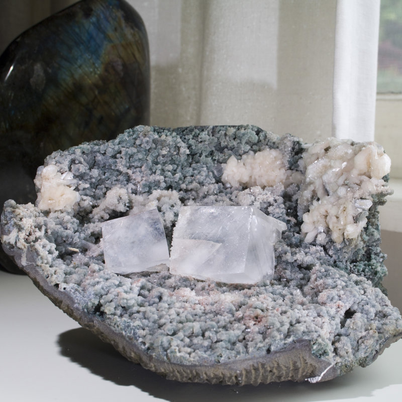 Crystal Figurine / Sculpture Decorative Object