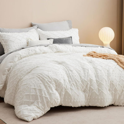 Queen Comforter Set - Ivory Comforter, Boho Tufted Shabby Chic Bedding Comforter Set, 3 Pieces Vintage Farmhouse Bed Set For All Seasons, Fluffy Soft Bedding Set With 2 Pillow Shams