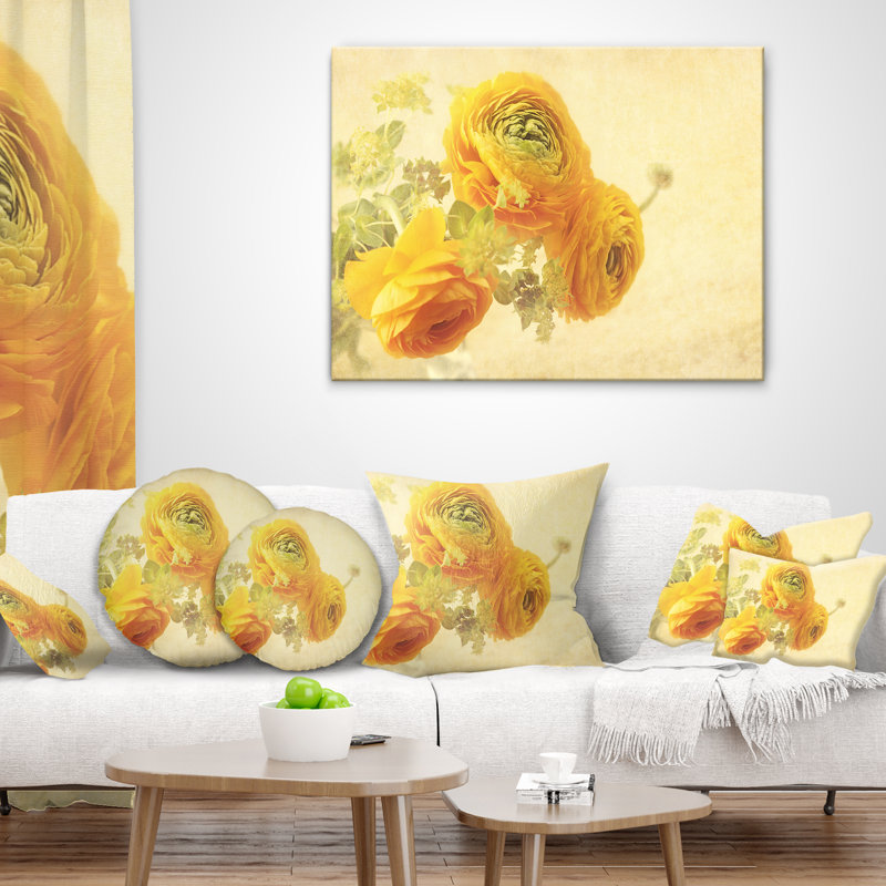 Bouquet de fleurs de renoncule jaune - coussin à imprimé floral, 16 po x 1 po, Coussin décoratif