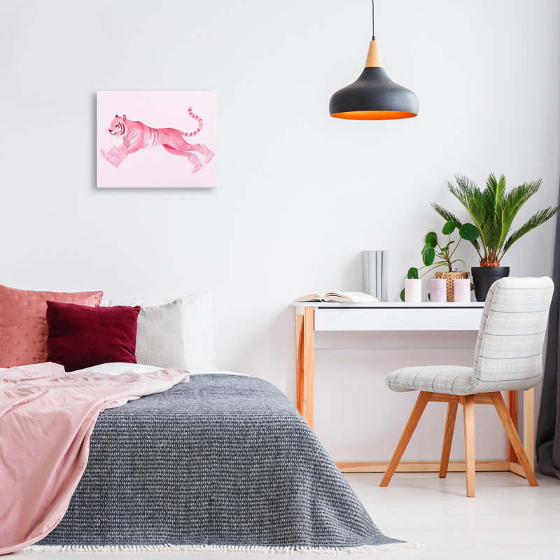 «Run Tiger in bottes», art mural sur toile par Daphne Polselli, H 16 po x l 20 po