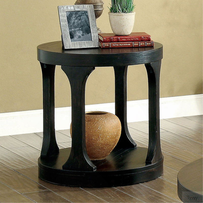 Table basse de style transitionnel avec finition noire antique et structure audacieuse avec tablette de rangement supplémentaire